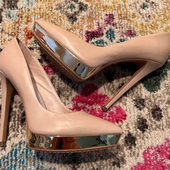 ZiGiny High Heels 5 inch Pump Size 8 - Picture 7 of 10